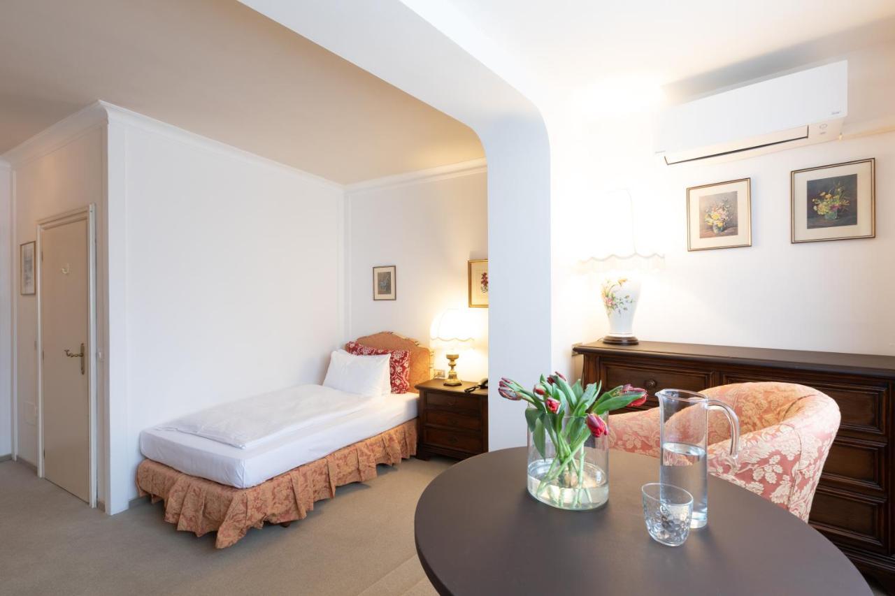 Hotel Castel Rundegg (Adults Only) Merano Exterior foto